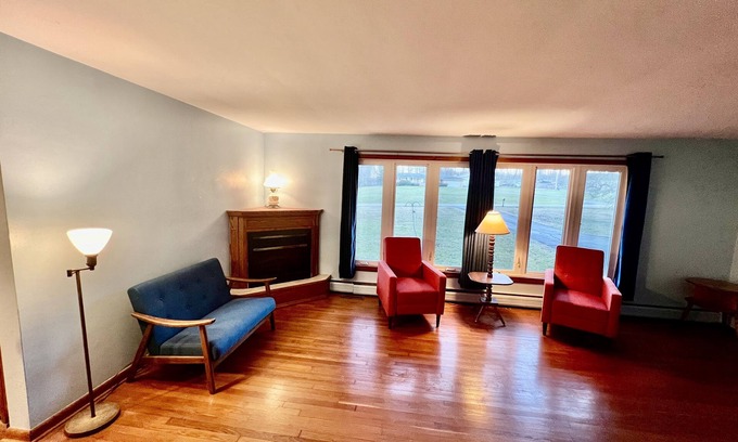 New Bedford Casa | 1959 Mid-Century Retro Home on 5 acres