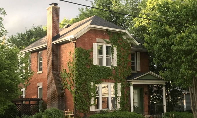 West Chicago Casa | 19th Century Charm - Kid Friendly - Fire Pit