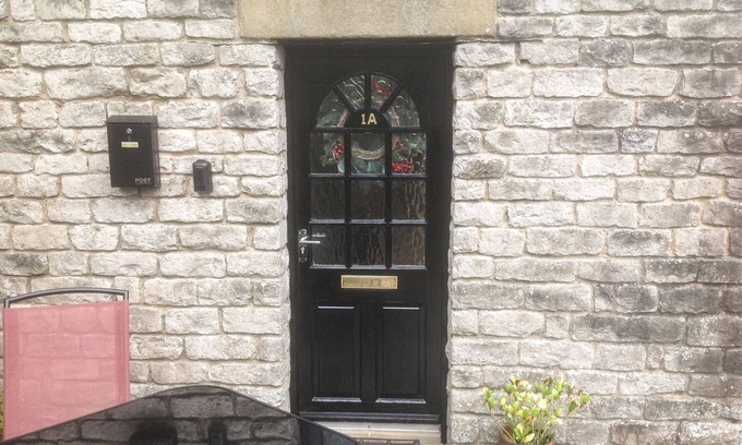 Tideswell Cabaña | 1A Market Square