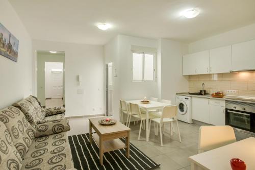 Vecindario Apartamento | 1a Van Halen