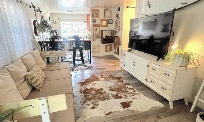 University Heights Condominio | 1b1b Central Hillcrest, San Diego condo. Walkable neighborhood and central to SD