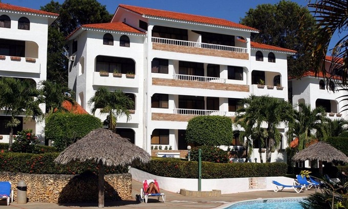 La Mulata Apartamento | 1BD apt in tropical resort with pool/Wi-Fi/TV/parking/AC