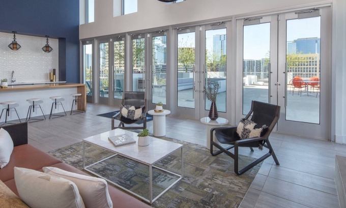 Civic District Complejo | 1BD/Austin - Rooftop Pool & Firepit, BBQ!