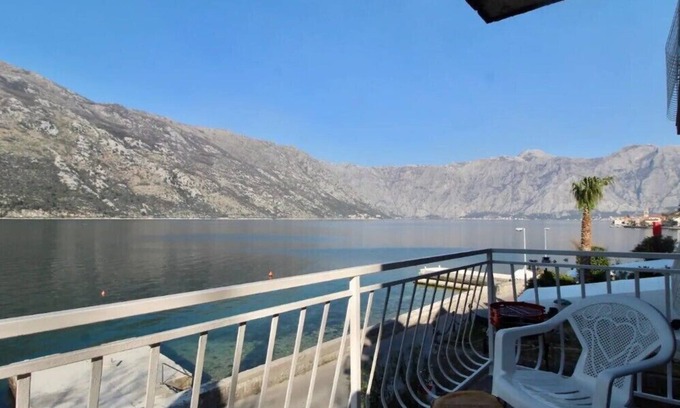Kotor Municipality Apartamento | 1bd Waterfront Stoliv Apt w / Bay & Perast Views