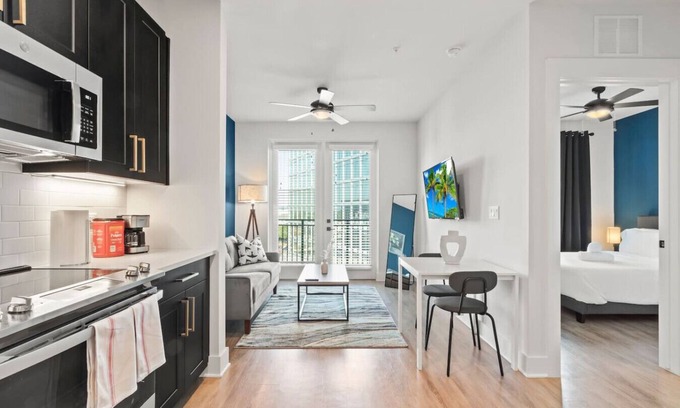 North Hyde Park Apartamento | 1BD in the Heart of Tampa | Luxury Travel | Gym