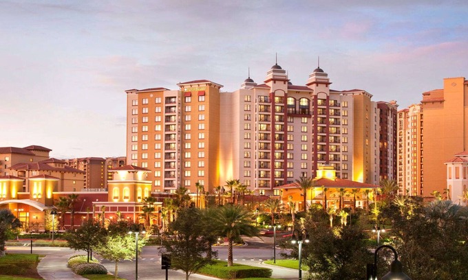 Lake Buena Vista Complejo | 1BD/Orlando near Disney - 5 Pools, Hot Tub, Park Shuttle, and Games!