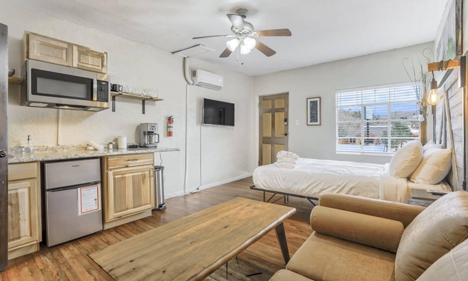 West Colorado Springs Apartamento | 1BD Suite Trails & Garden of the Gods Dogs Welcome!