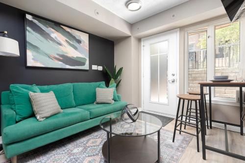 King West Village Casa | 1BD Townhome Walk to Lake!