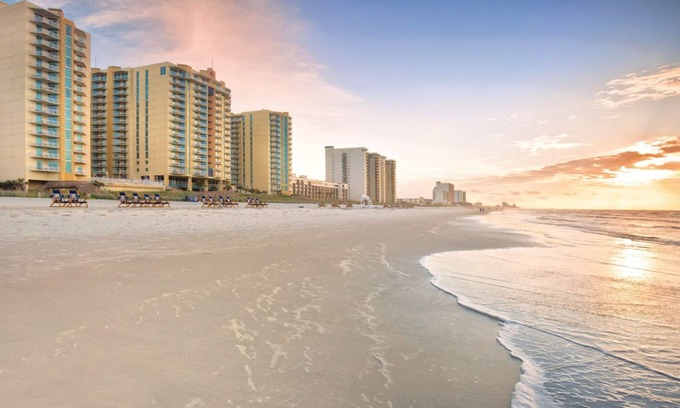 Ocean Drive Complejo | 1BD w/Full Kitchen, Jetted Tub, W/D, FREE PARKING, NO RESORT FEES!!