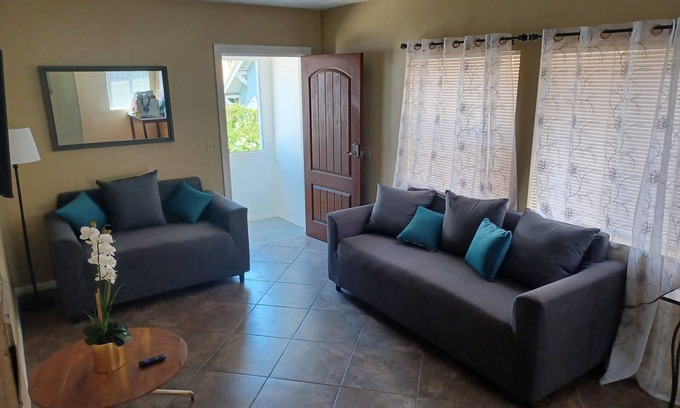 Boyle Heights Apartamento | 1BDR Apartment Centrally Located in Boyle Heights