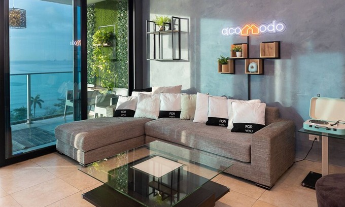 Calidonia Condominio | Precioso apartamento con vistas al mar y elegantemente decorado
