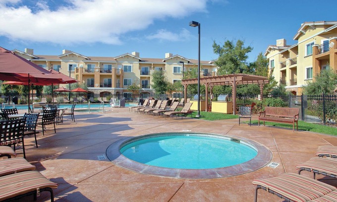 Napa Apartamento | 1BDRM + 1 Sleep Sofa, sleeps 4-Shuttle to Bottle Rock only 5 minutes Away!