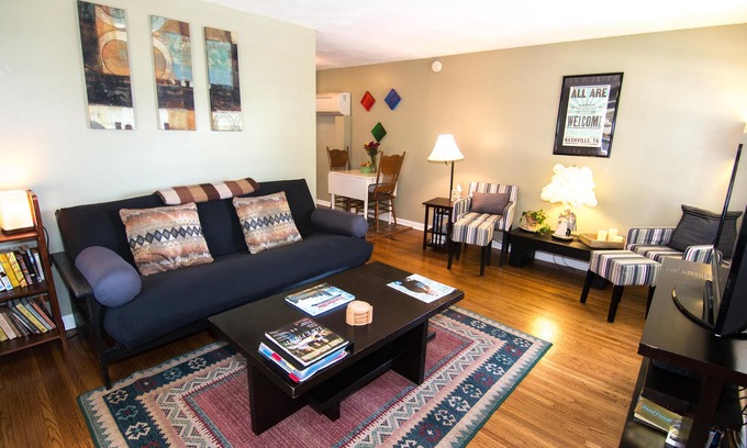 Shelby Hills Apartamento | 1 cama / 1 baño en East Nashville con 207 5 * reseñas en otro sitio (Apt B)