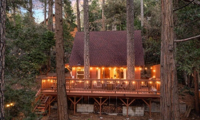 Crestline Casa | 1Bed + Loft | Treetop Hideaway