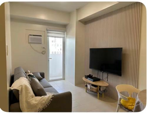 Binan City Apartamento | 1Bedroom, living room w balcony ADHI staycation