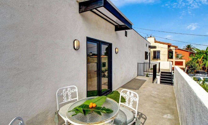 Downtown Los Angeles Apartamento | 1BR 1Ba OASIS - DTLA/USC, Garage, Yard, Balcony