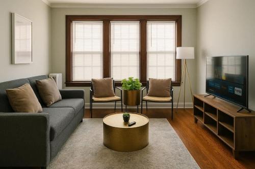 Cragin Apartamento | 1BR 1BA Windy City Hideout - Lockwood rep