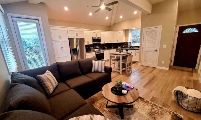 Carlsbad Casa | 1br - 700ft2 - Cozy Brand New Casita Home, La Costa. Utilities Included