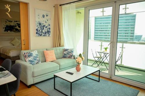 Al Raha Beach Apartamento | 1BR Apartment Retreat for Your Getaway In Al Muneera