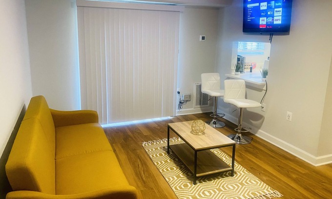 Seminary Hill Apartamento | ☆1BR Apt in ♡ of Alexandria |Free Parking, Pool, Gym☆