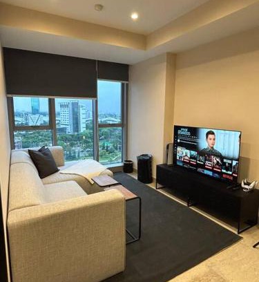 Bumi Serpong Damai Apartamento | 1BR Branz BSD: PS5, King Size Bed, and 4K OLED TV