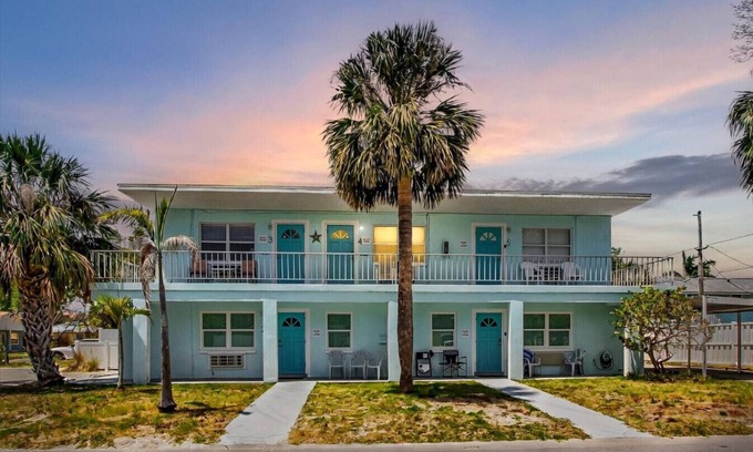 Indian Rocks Beach Apartamento | 1BR Coastal Escape - 5 min Walk to Beach!