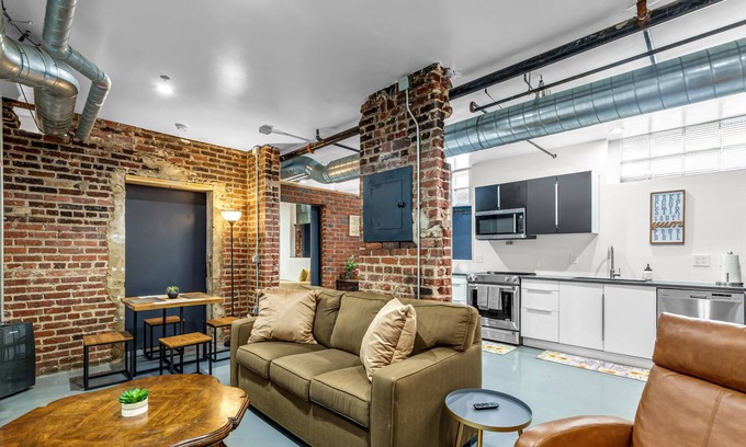Downtown Greensboro Condominio | 1BR Condo in the heart of the City