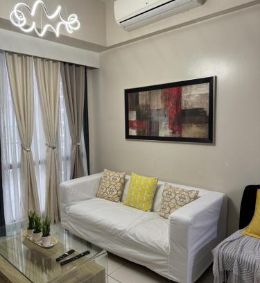 Pinagsama Apartamento | 1BR Condo Near Venice Canal Mall & BGC with Balcony - 8p