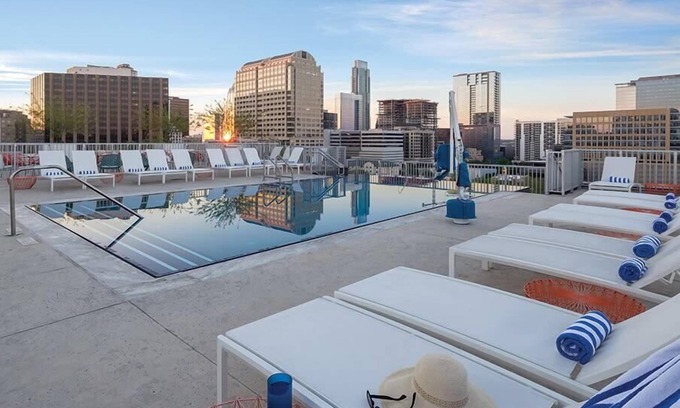 West End Condominio | 1br Deluxe Condo Rooftop Pool Austin Skyline Views!