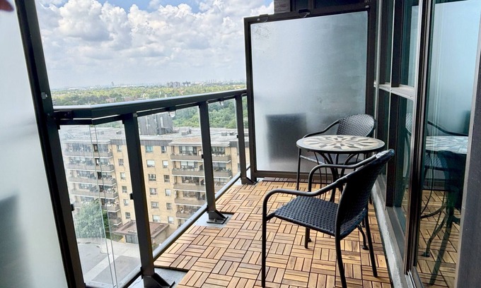 Rexdale Condominio | 1BR+Den Near YYZ with Workspace
