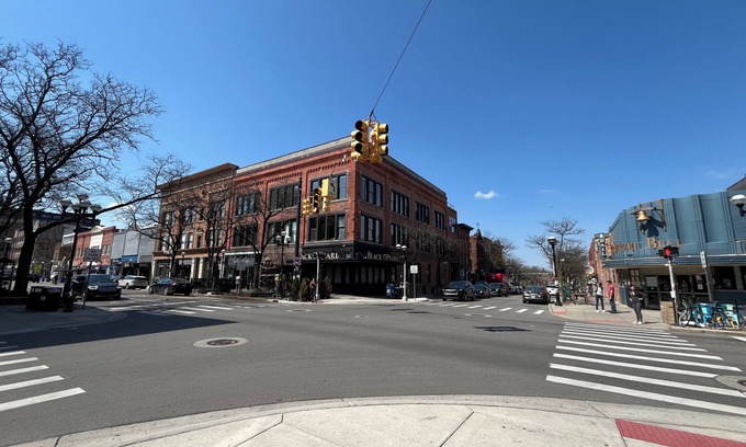 Ann Arbor Condominio | 1BR in Heart of Downtown Ann Arbor w/ Windows + Free Parking