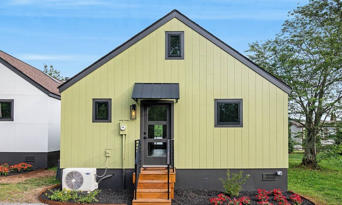 Hiawassee Cabina | 1BR + Loft Lake Chatuge Cabin w/ Mountain Views! (Green Cabin)