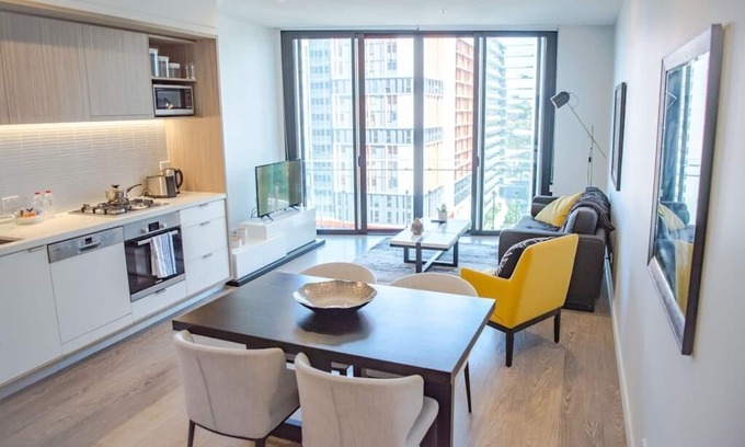 South Brisbane Apartamento | 1BR Oasis in Southbank: Free Wifi + Pool!