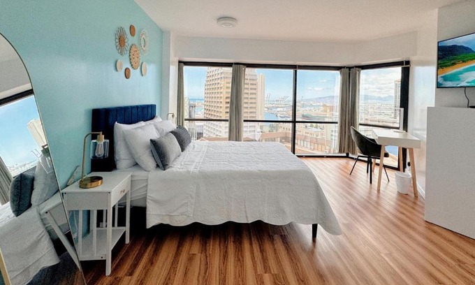 Downtown Honolulu Apartamento | 1BR Ocean Sunset View With Parking