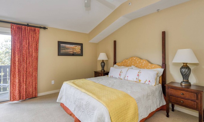 St. Augustine Condominio | 1BR Private balcony-King bed-full kitchen-W/D-community pool & hot tub