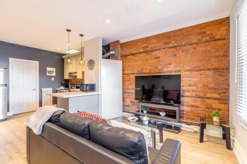 Central Hamilton Apartamento | 1BR - Queen Bed Apartment in Hamilton's Best Neighborhood