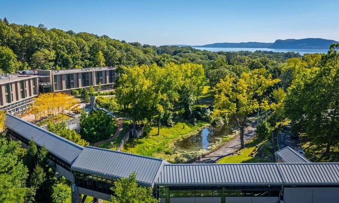 Crotonville Apartamento | 1BR Queen near NYC | Trails, Biking & Sauna Bliss