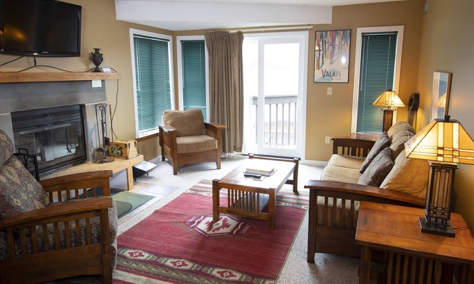 Ludlow Condominio | 1br Ski-in, Ski-out With King Bed- Okemo Mtn Lodge 1 Bedroom Condo by RedAwning