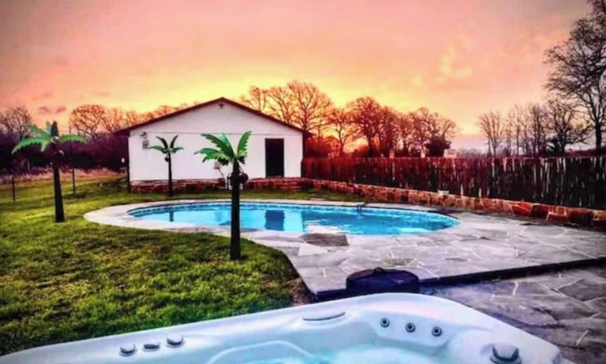 Myra Apartamento | 1BR Studio | Pool | Hot tub | Outdoor space