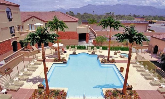 Miramonte Complejo | 1BR w / WiFi & Resort Piscina Cerca Attractions- Golf, Caminata, Explora, Shop & Dine!
