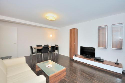 Seefeld Apartamento | 1BR with balcony near lake - Flower 1