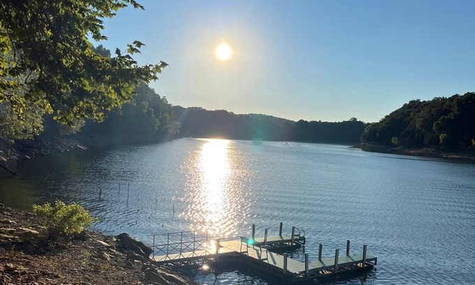 Tateville Cabaña | 1BR1BA - Seasonal lake view, minutes to Lake Cumberland Regional Hospital
