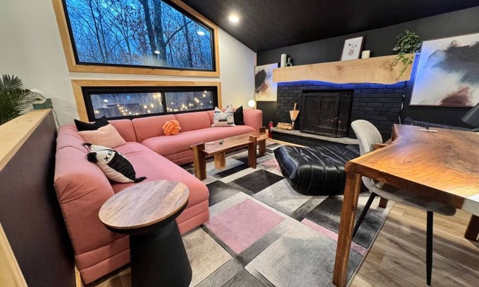 East Stroudsburg Casa | 1HR from NYC near to ski parks, downtwn, hikes