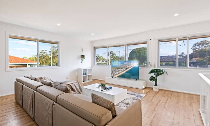 Sunnybank Casa | 1Mins to Pinelands Plaza, 4BR Chic Family Retreat