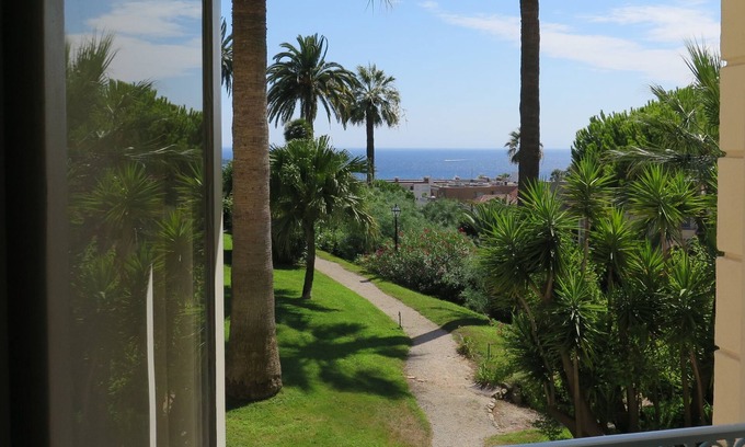 California - Pezou Apartamento | 1er Piso Apartamento con vistas al mar hermoso en el edificio de Carácter Magnífico