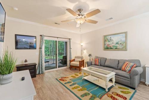 North Myrtle Beach Apartamento | 1st Floor - Dog Friendly - 4 beds - Resort Pools by myBeach Vacation Rentals