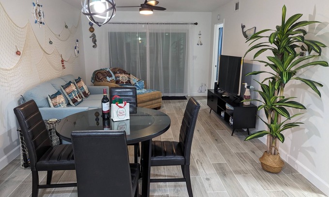 Iona Condominio | 1st floor Ft. Myers Davis Lake Condo, minutes to Sanibel and Fort Myers beach