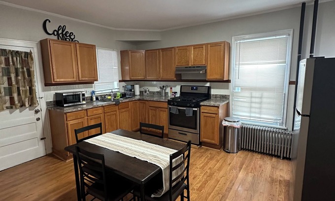 New Brunswick Casa | 1st Floor Unit in New Brunswick. Walkable distance to everything!