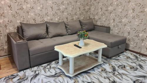 Shymkent Apartamento | 2х-ком Улица 1 Мая дом 1 - 2й этаж