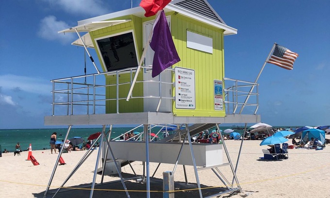 Bal Harbour Apartamento | 2 +1 Bed 2 Bath PH Terrace unit - 1 Block from Beach W/Parking